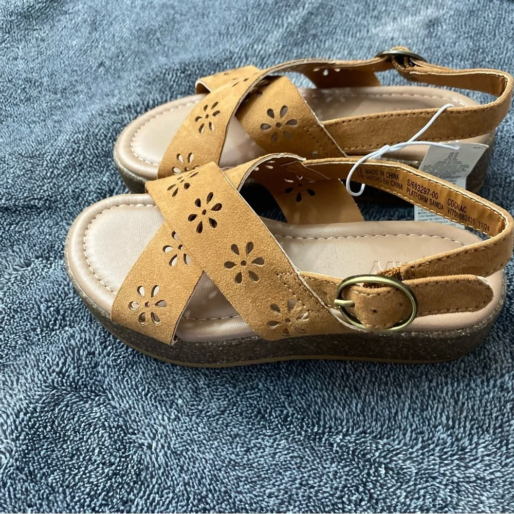 NWT Old Navy Girls Cognac Laser-Cut Floral Platform Sandals - Size 12